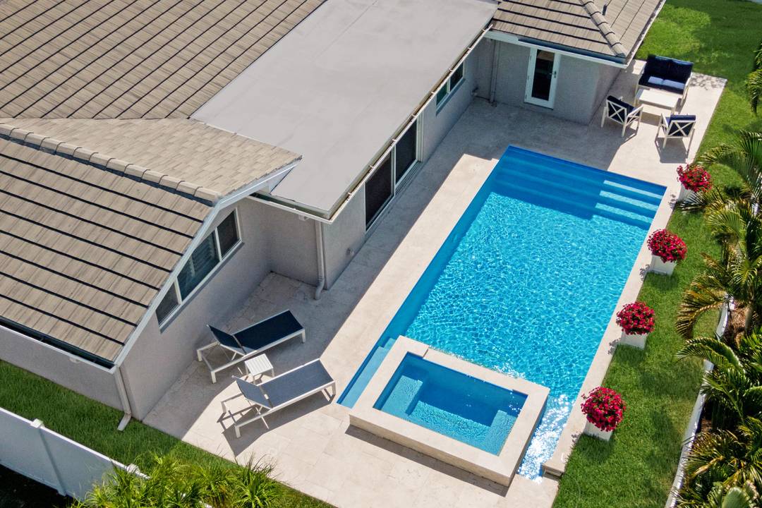 This beautifully updated 3 bedroom, 3 bathroom home features elegant eggshell white walls and 2x2 ivory travertine flooring throughout.