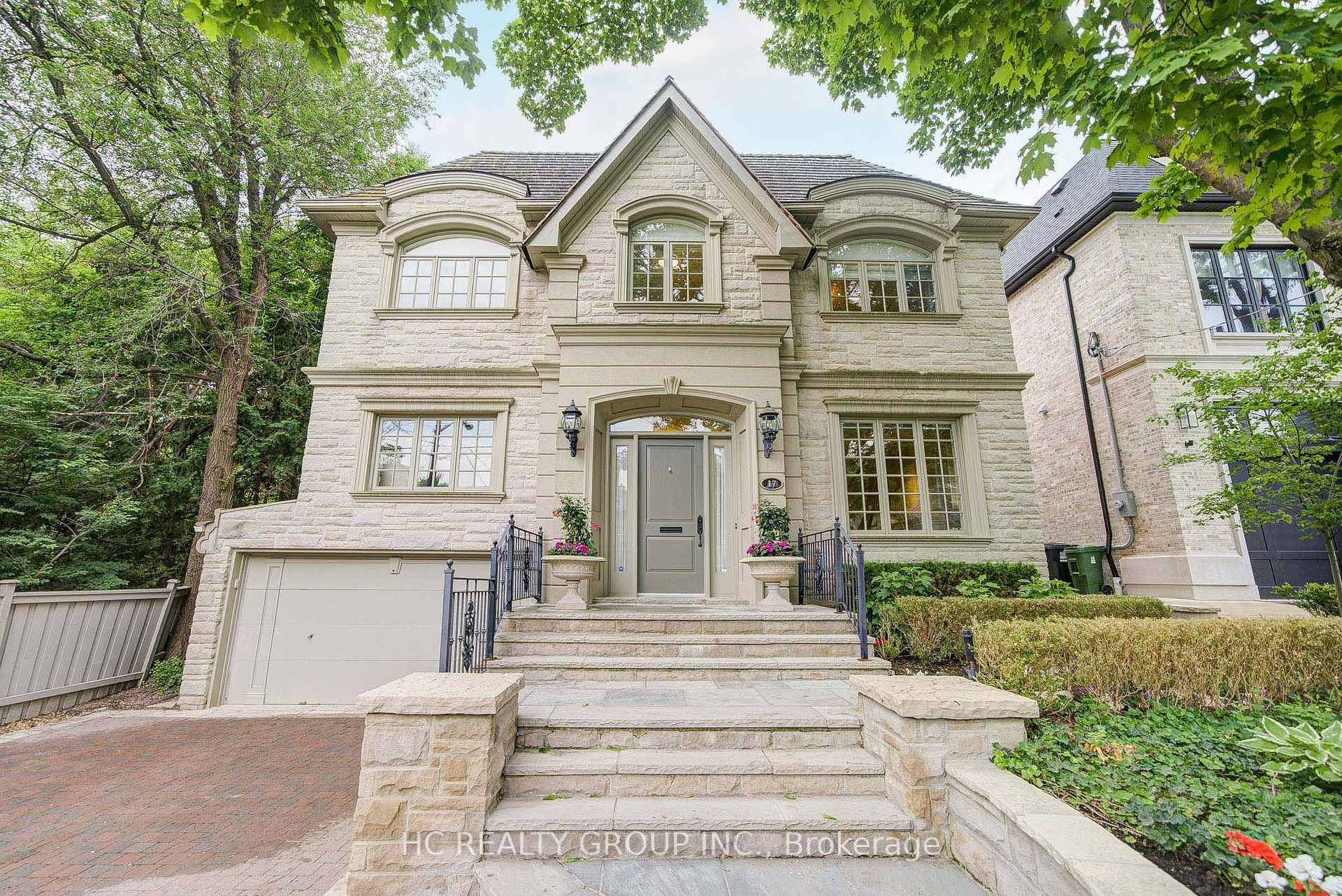 Magnificent Custom Built Luxury Executive 5 1 Bedrms Home Located In Exclusive Lawrence Park Cul De Sac.