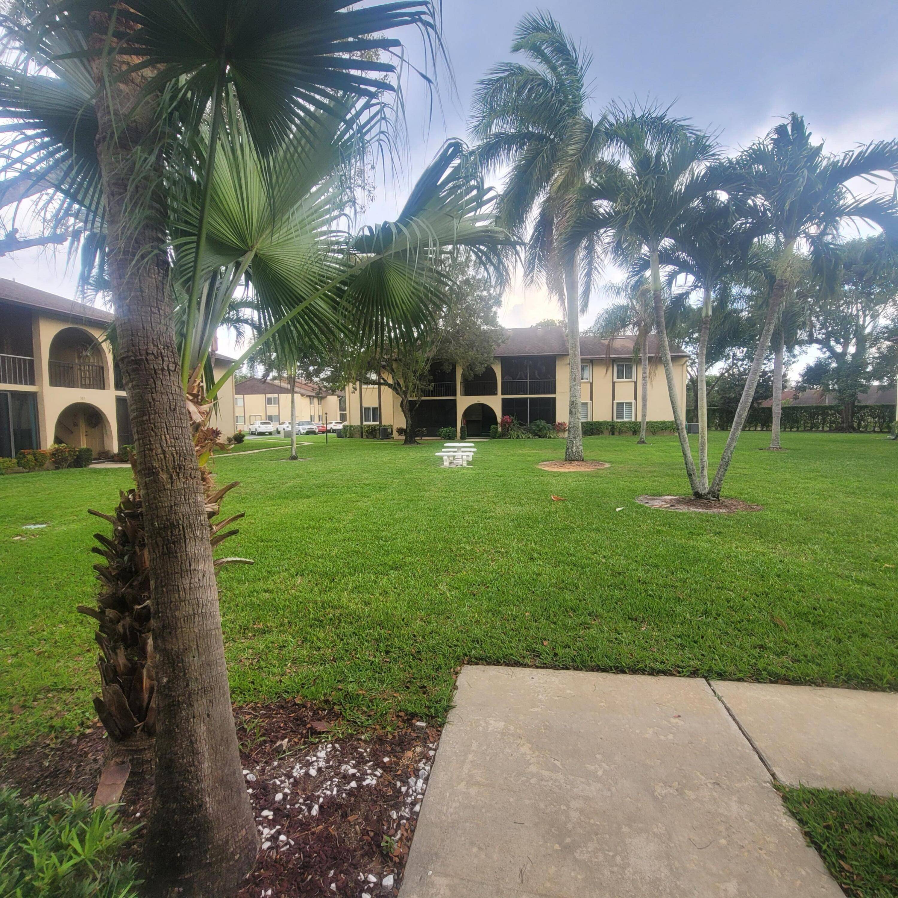 This move in ready condo offers 2 bedrooms and 1.