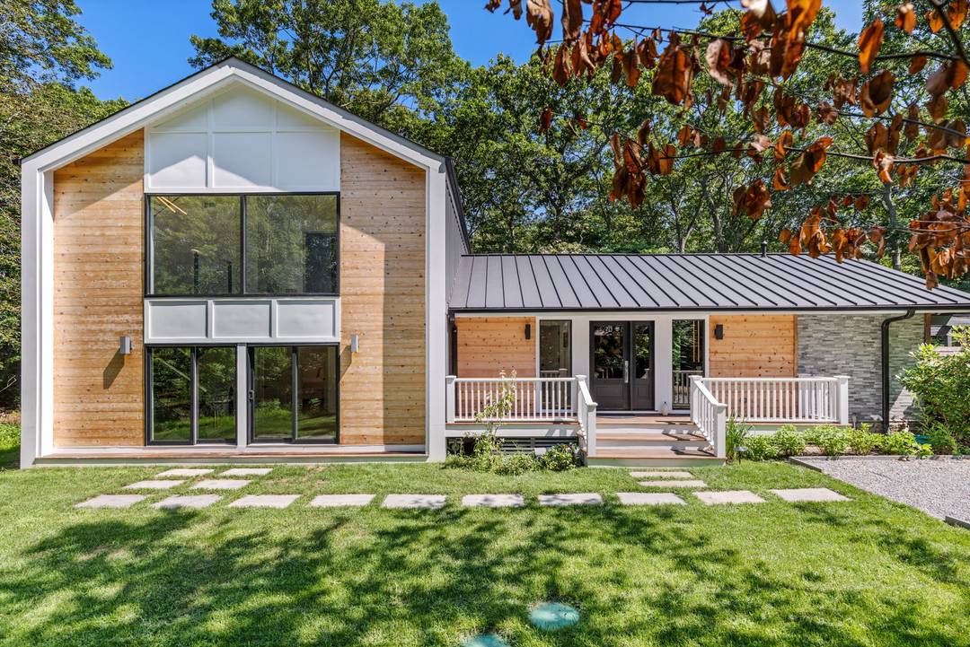 Newly Built 4-Bedroom Home in East Hampton