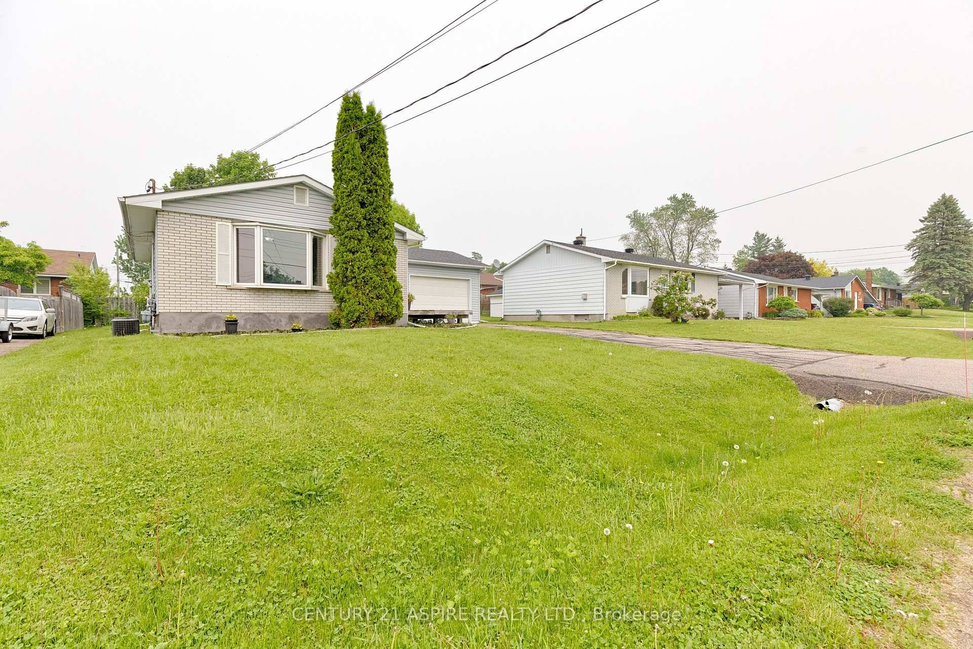 Welcome to 123 Ellis Avenue, a fantastic opportunity to own in one of Pembrokes most desirable and walkable locations just steps to Pembroke Regional Hospital and a quick drive to ...