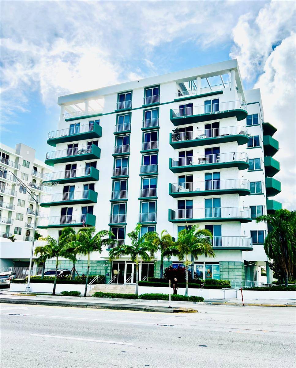 Welcome to Grove View ! This spacious 2 bedroom, 2 bathroom apartment, perfectly situated between Coconut Grove and Coral Gables, offers the ideal blend of comfort and style.