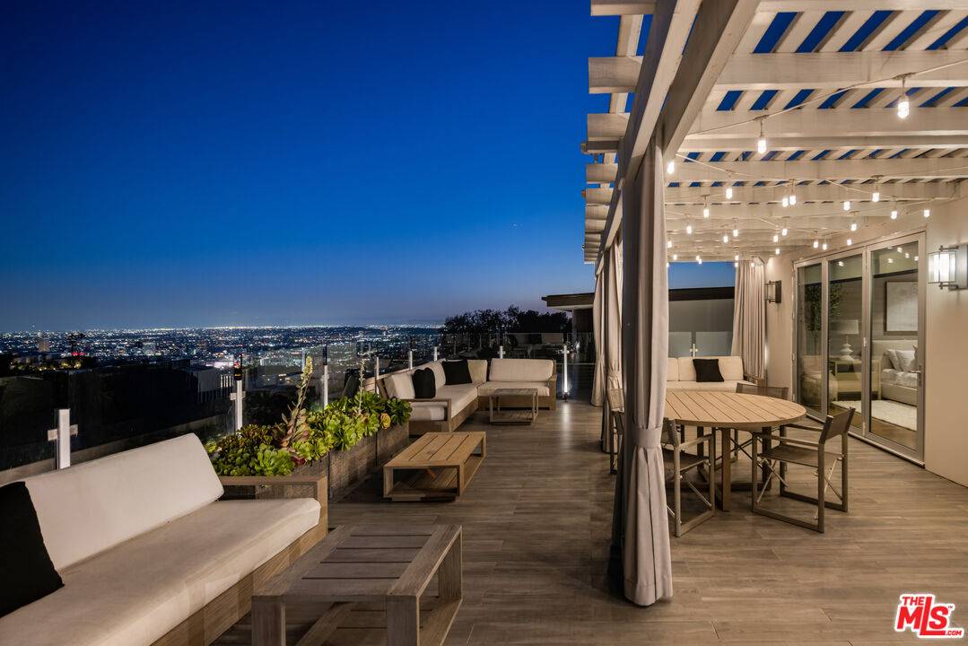 9318 Warbler Way 3BR Sunset Strip La