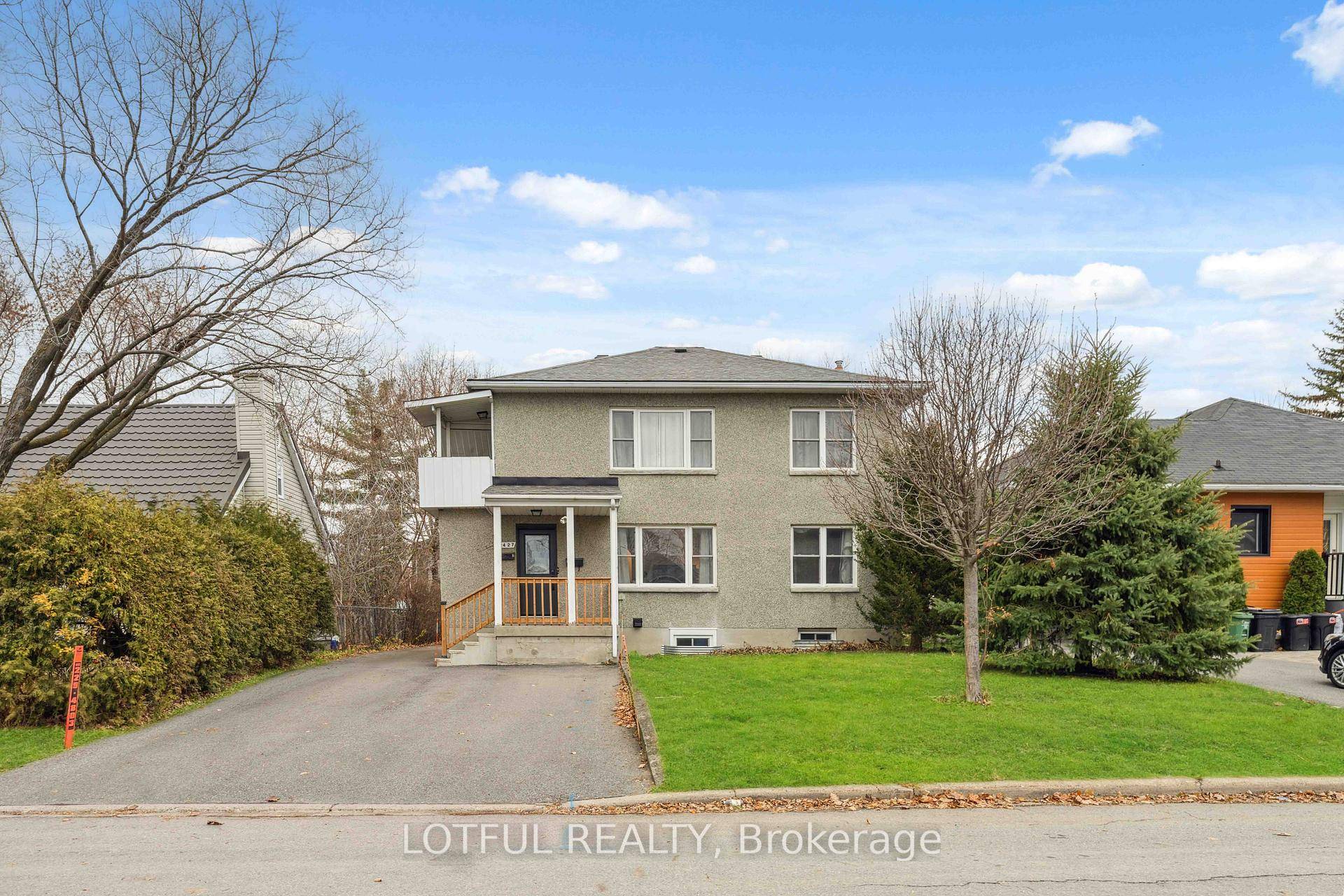 Bright and well appointed, this 2 bedroom, 1 bath unit is ideally located just minutes from Carleton University making it a perfect choice for students or young professionals.