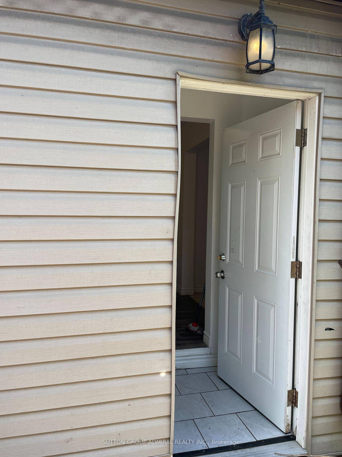 Recently Renovated one Bedroom 1 Bathroom Apartment house unit.