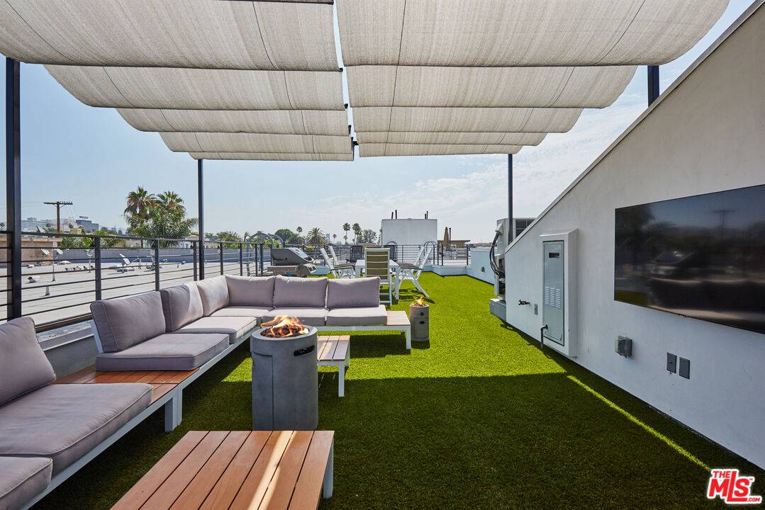 1337 N Fuller Ave 3BR Hollywood Hills East La