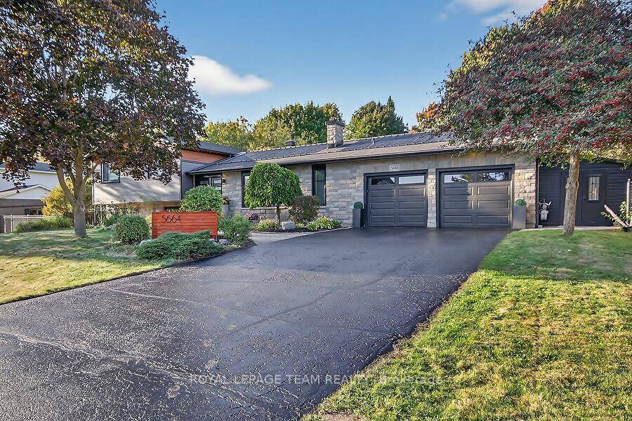 OPEN HOUSE SUNDAY, OCTOBER 19TH Stunning Turn key Single Family Home !