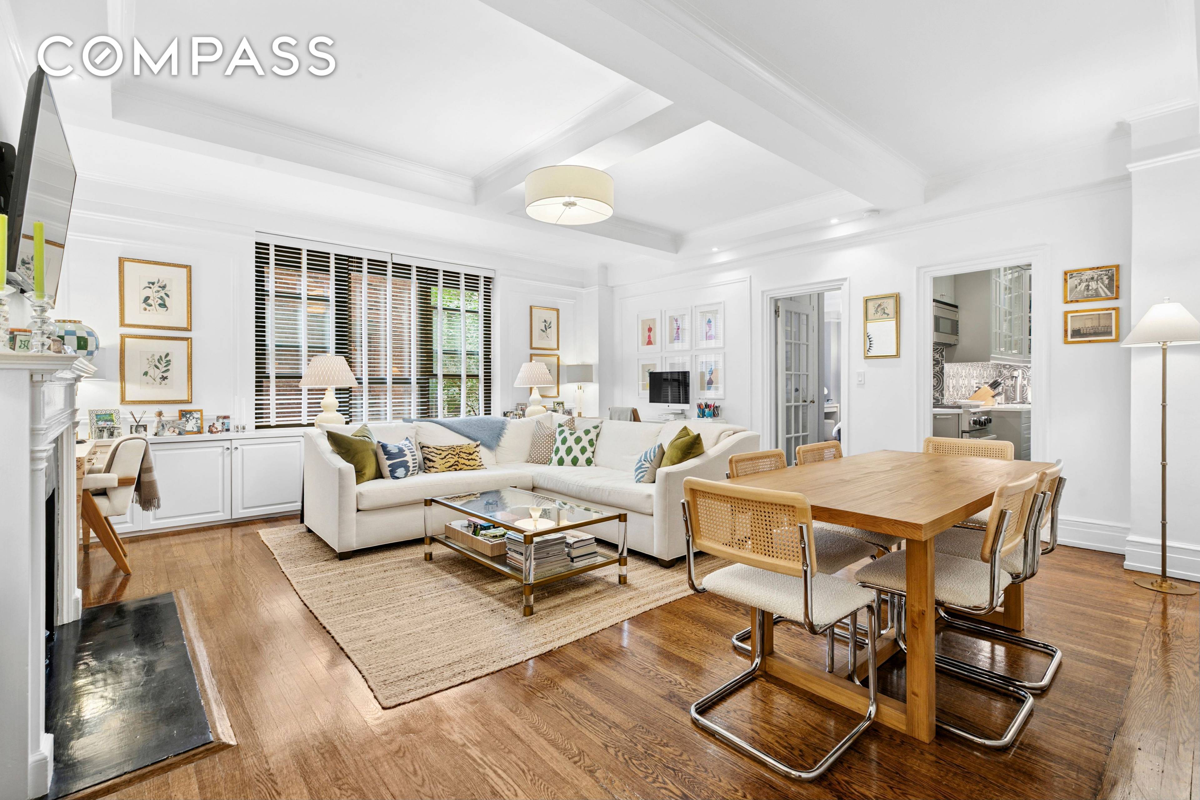 ELEGANT AND RENOVATED OVERSIZED ONE BEDROOM in BEST LOCATION !