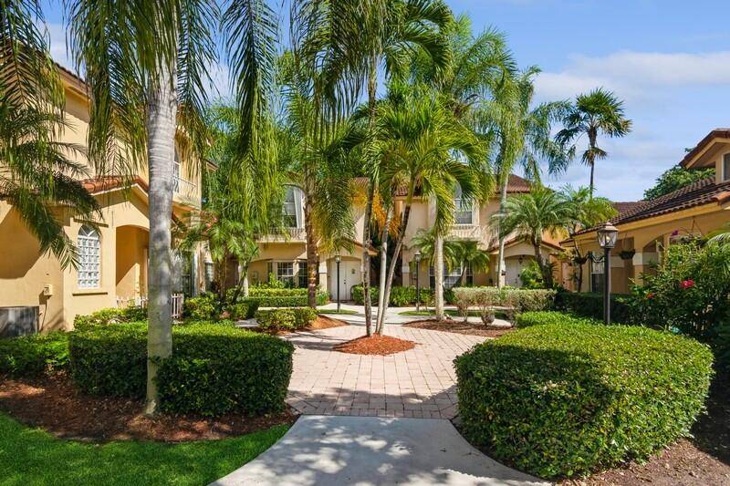 Wonderful 2 bedroom, 2 bathroom townhome at Lakes by the Bay in Windy Pointe in desirable Cutler Bay.