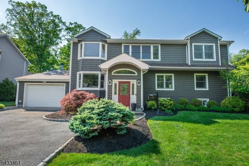 Welcome to this beautifully maintained 4 bedroom plus den office, 3.