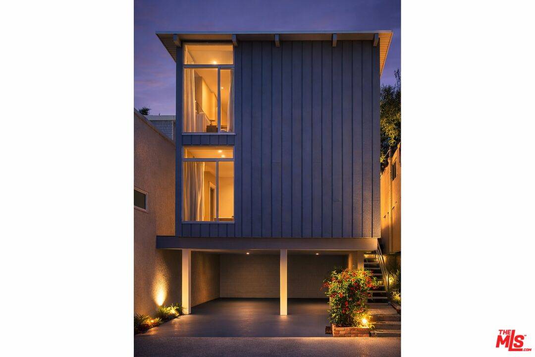 9827 Yoakum Dr 3BR Beverly Hills Post Office | B.H.P.O. La