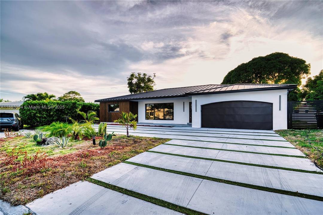 Exceptional waterfront Living in The Landings.