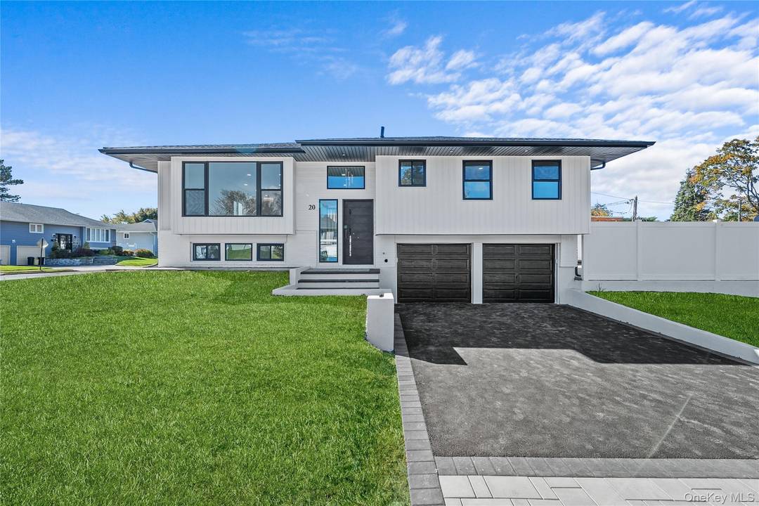 Step into contemporary elegance with this stunning modern high ranch that perfectly blends style, comfort, and functionality.