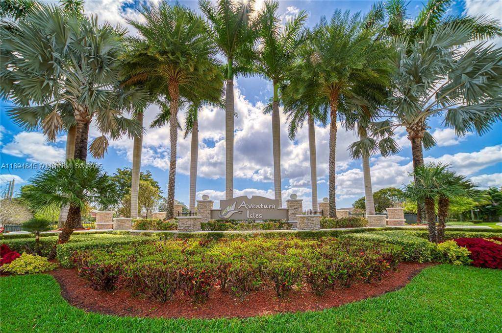 Excellent upgraded 3 bedrooms and 2, 5 bathrooms two story townhome.