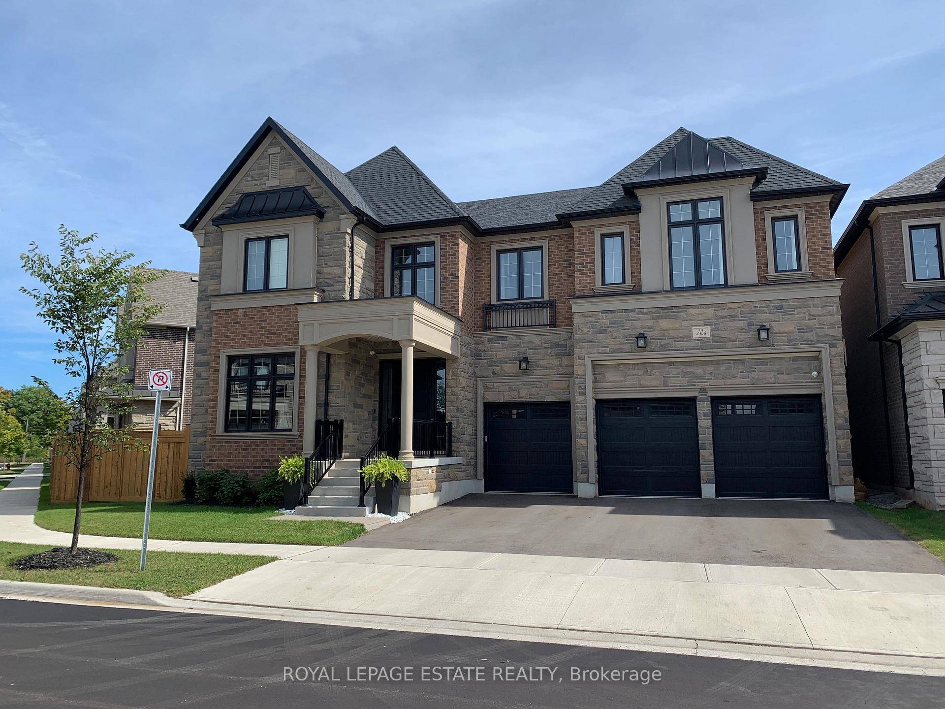 Welcome to the jewel of Glen Abbey Encore.