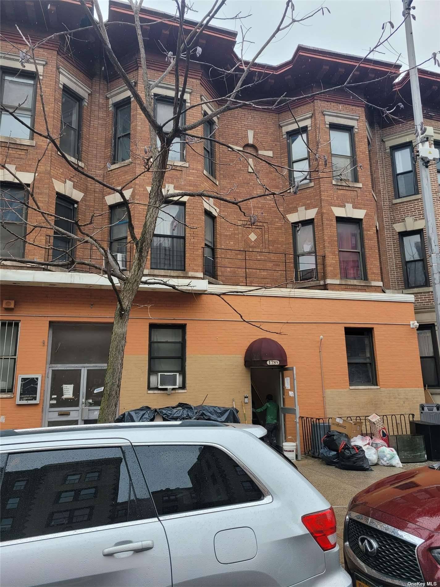 Beautiful 3 bedroom fully renovated, with hardwood floors, new kitchen cabinets with 2 sinks, split units on each br and the living room,