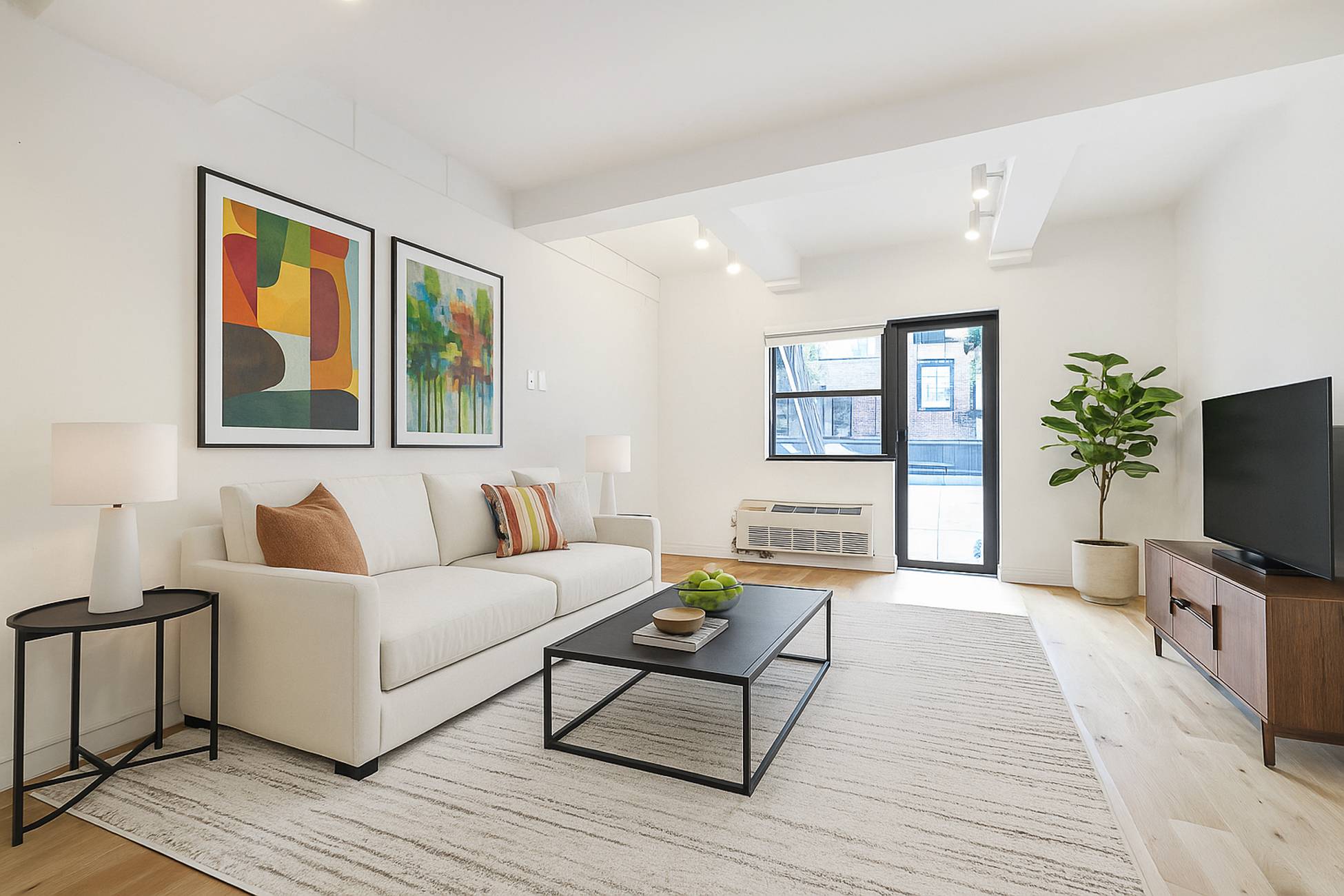 This lovely 1 bedroom home extends over the rear of 112 Greenpoint.
