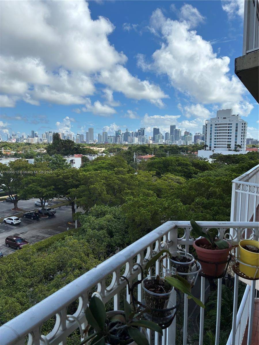 Excellent Location on Coral Way within 5 minutes from Brickell, Coral Gables, Coconut Grove, restaurants, cafes, shopping centers, airport MIA and major highways.