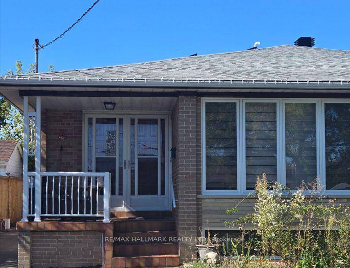 Private Bedroom with parking and all utilities included Bright and comfortable in a shared home near York University.