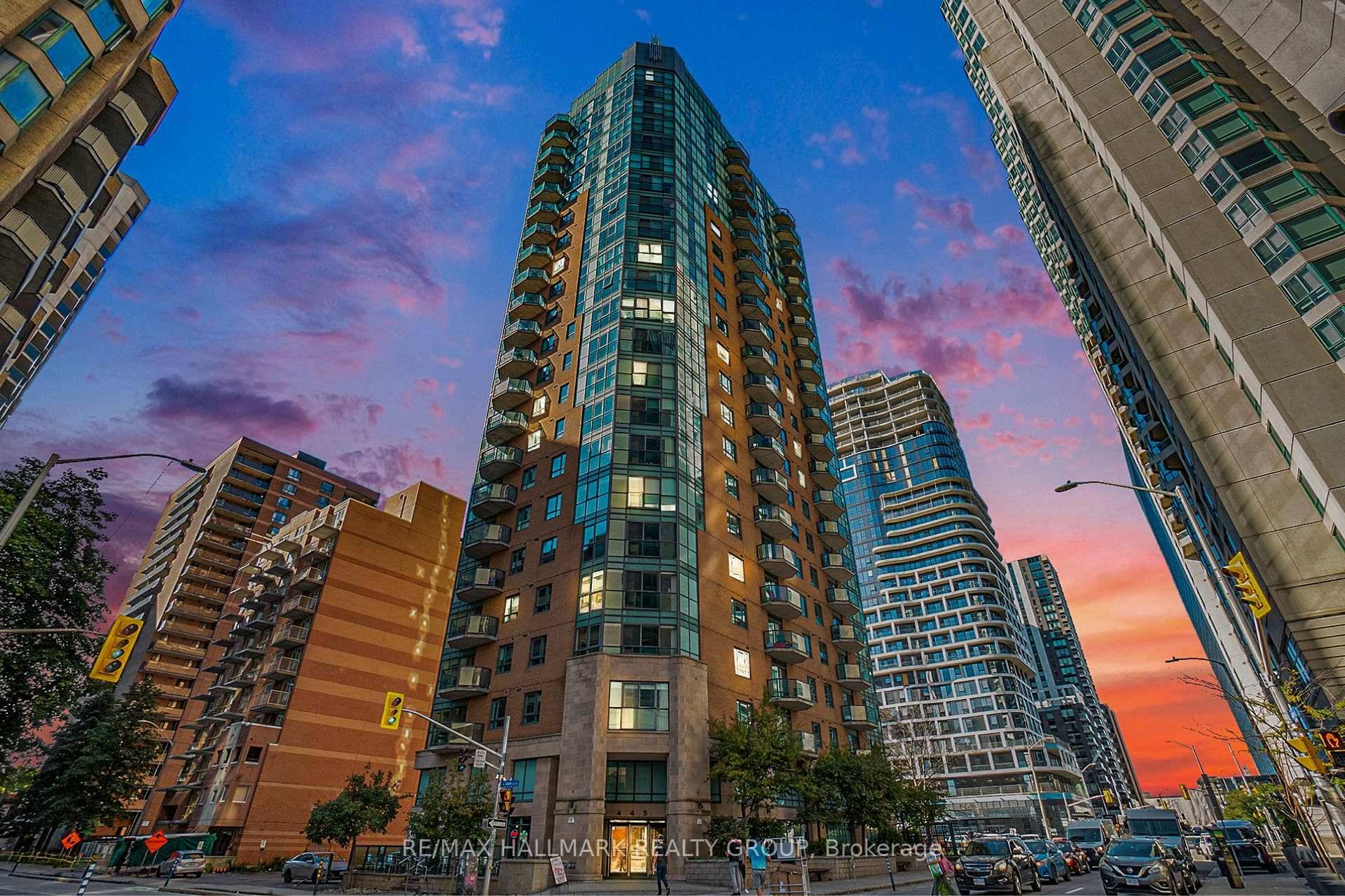 Welcome to The Pinnacle, a quiet, well kept condo building in the heart of Centretown, where comfort meets convenience.
