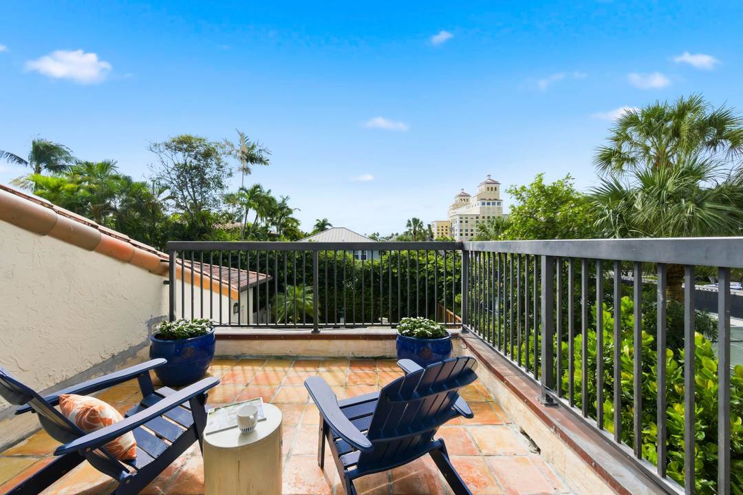 Available for short term rental in 2025 26 for the holidays.