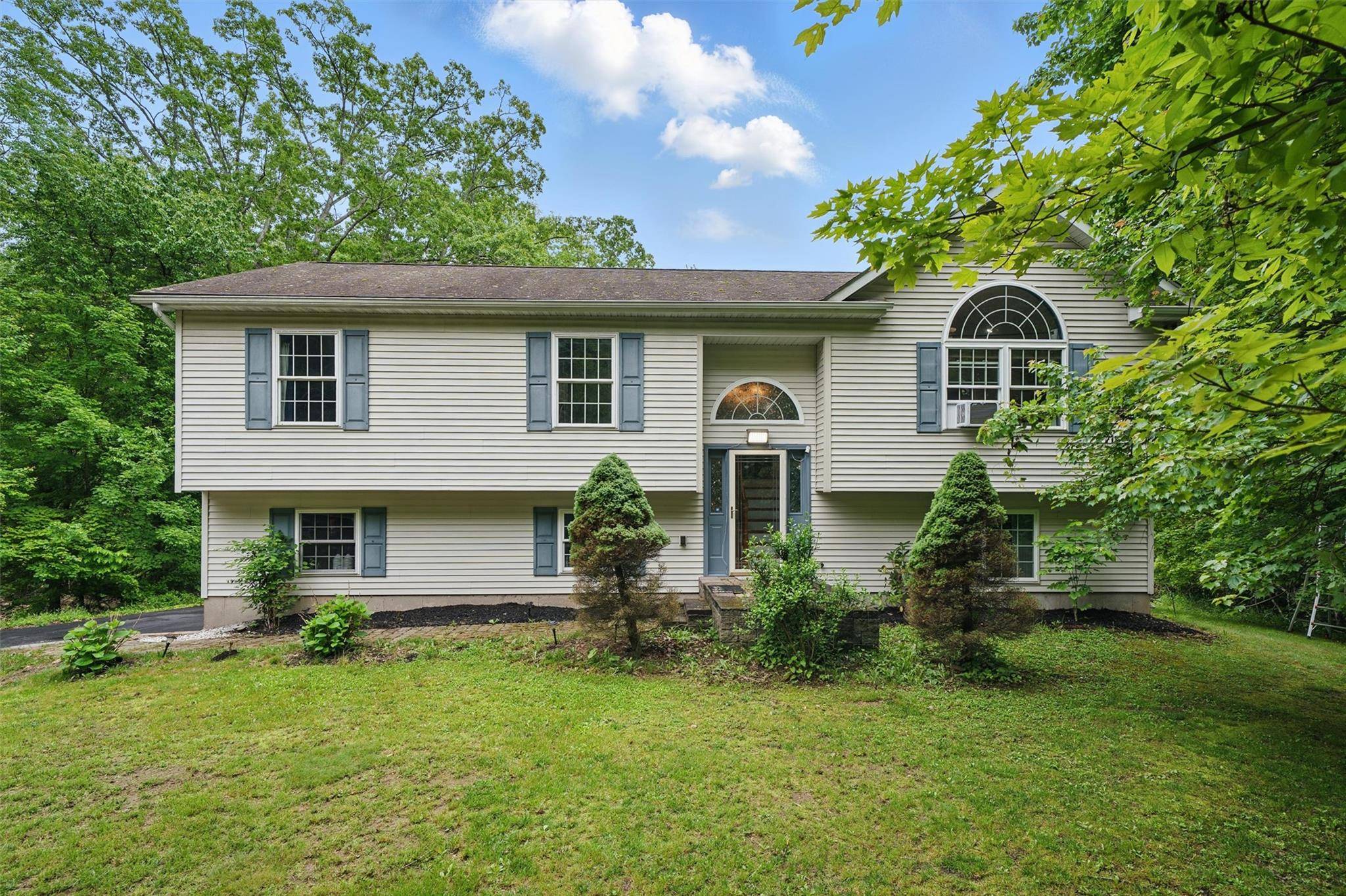 Commuter Special ! This Center Hall Colonial on a cul de sac in Minisink Valley SD offers a sun filled living room with high cathedral ceilings and a wood burning ...