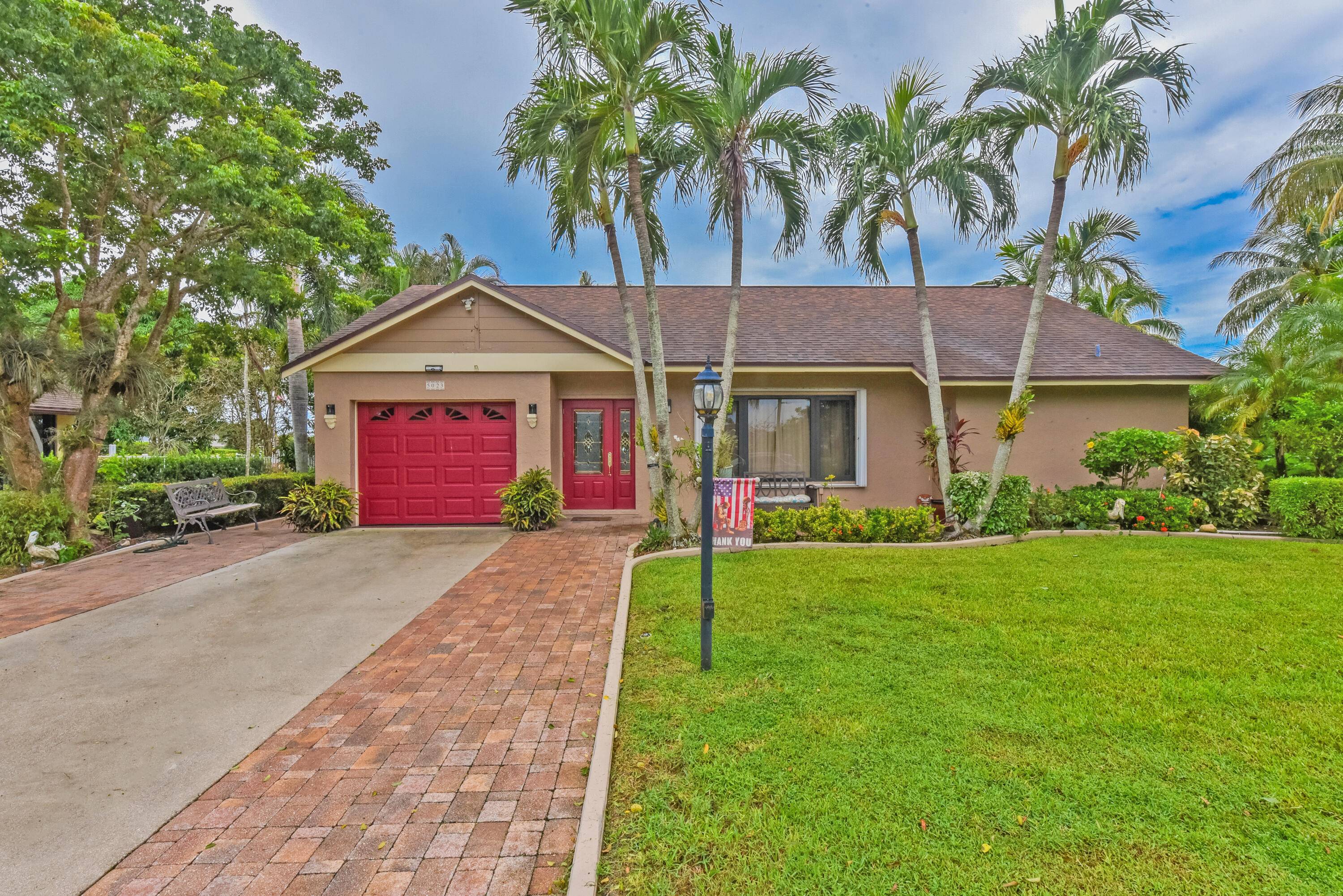 Beautifully renovated single family home tucked away on a quiet cul de sac !