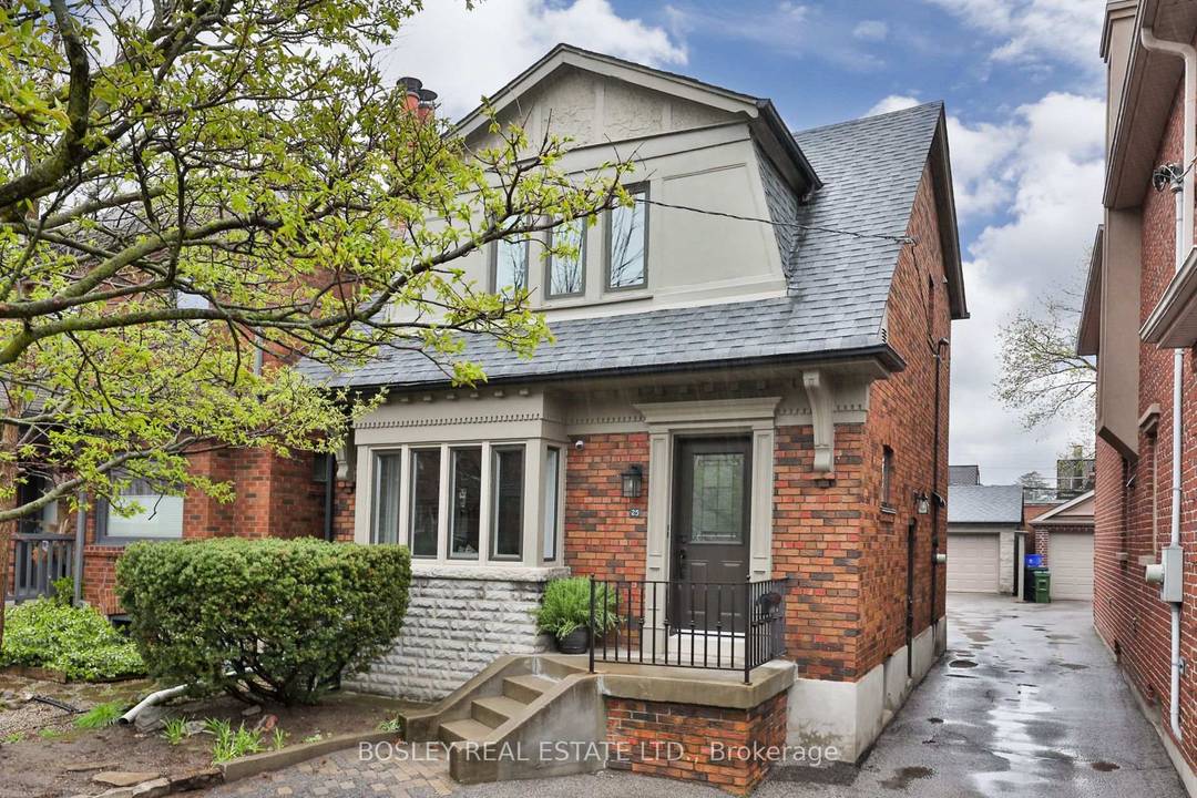 Situated on a quiet street just steps from everything Bayview has to offer, 25 Whitewood Road has been thoughtfully updated over the years while maintaining its traditional charm.
