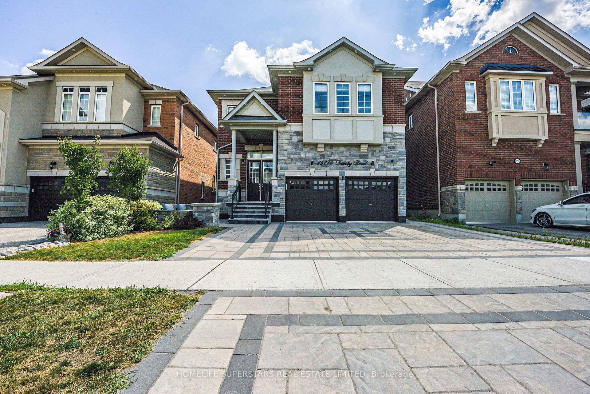 Luxury Living in a Prime Location !