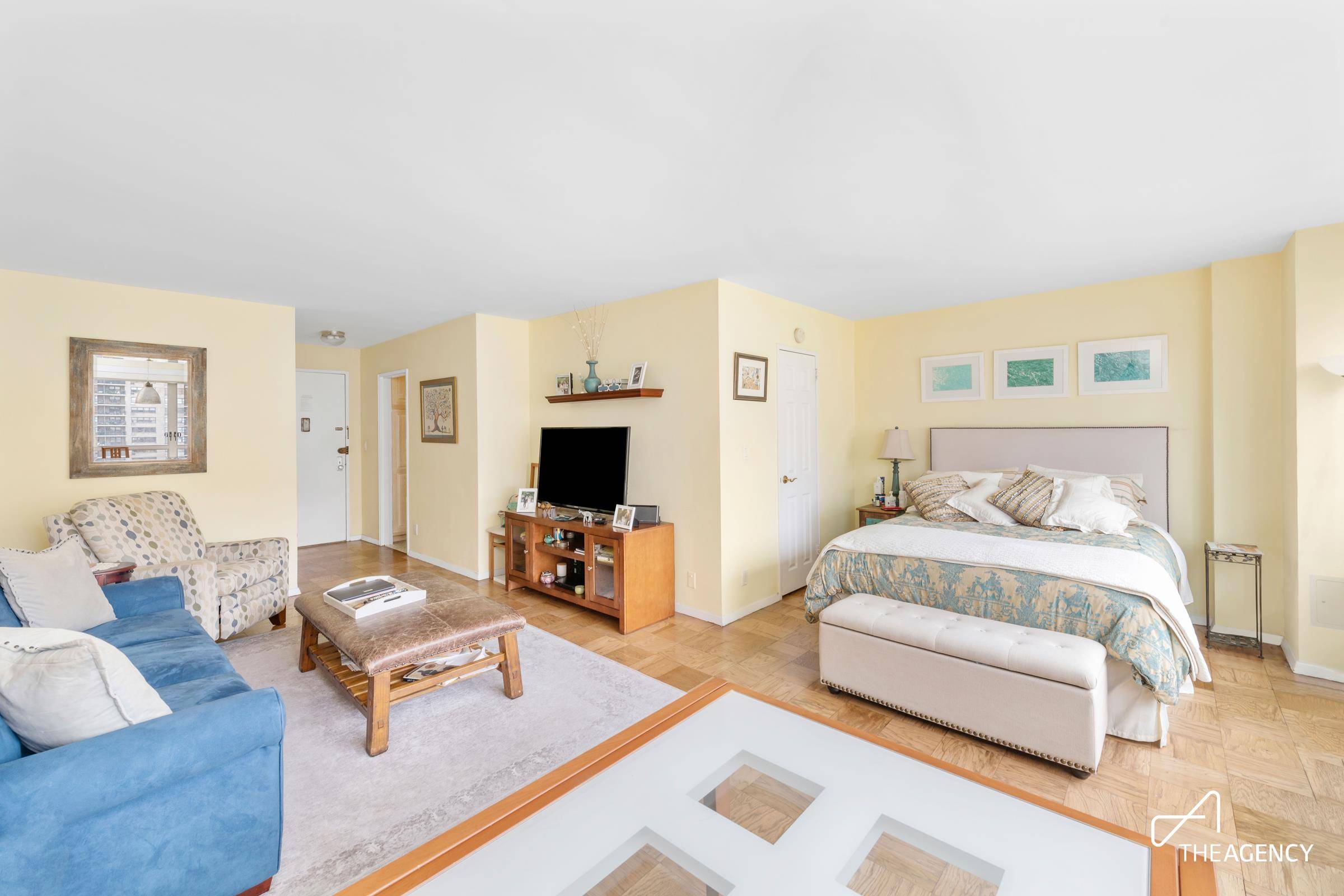 LIGHT AND AIRY NEW LINCOLN TOWERS ALCOVE STUDIOThis spacious alcove studio has a wall of west facing newly installed windows, and offers views of the tranquil central Lincoln Towers courtyard ...