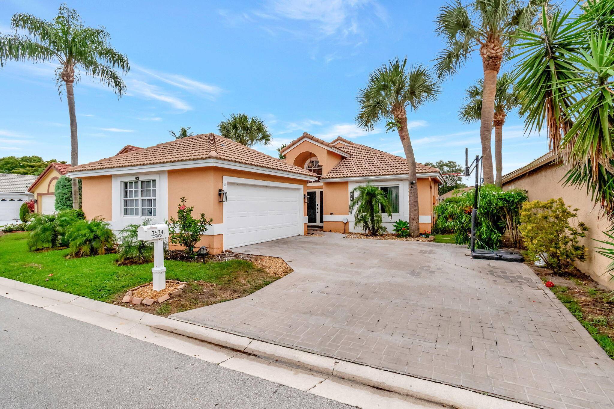 ROOF 2020A C 2015HWH 2023Welcome to 7574 Ironbridge Circle, a beautifully designed residence located in the vibrant community of Delray Beach, Florida.