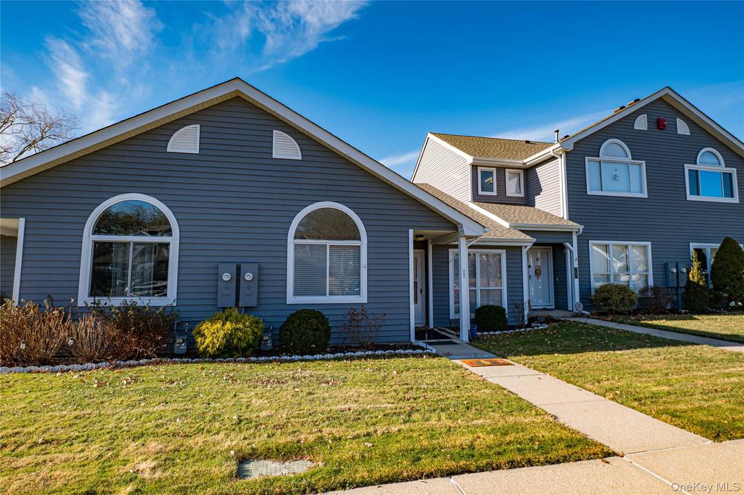 Welcome to this beautifully maintained 2 bedroom, 2 bath townhouse style condominium located in the desirable Birchwood at Spring Lake Driver community.