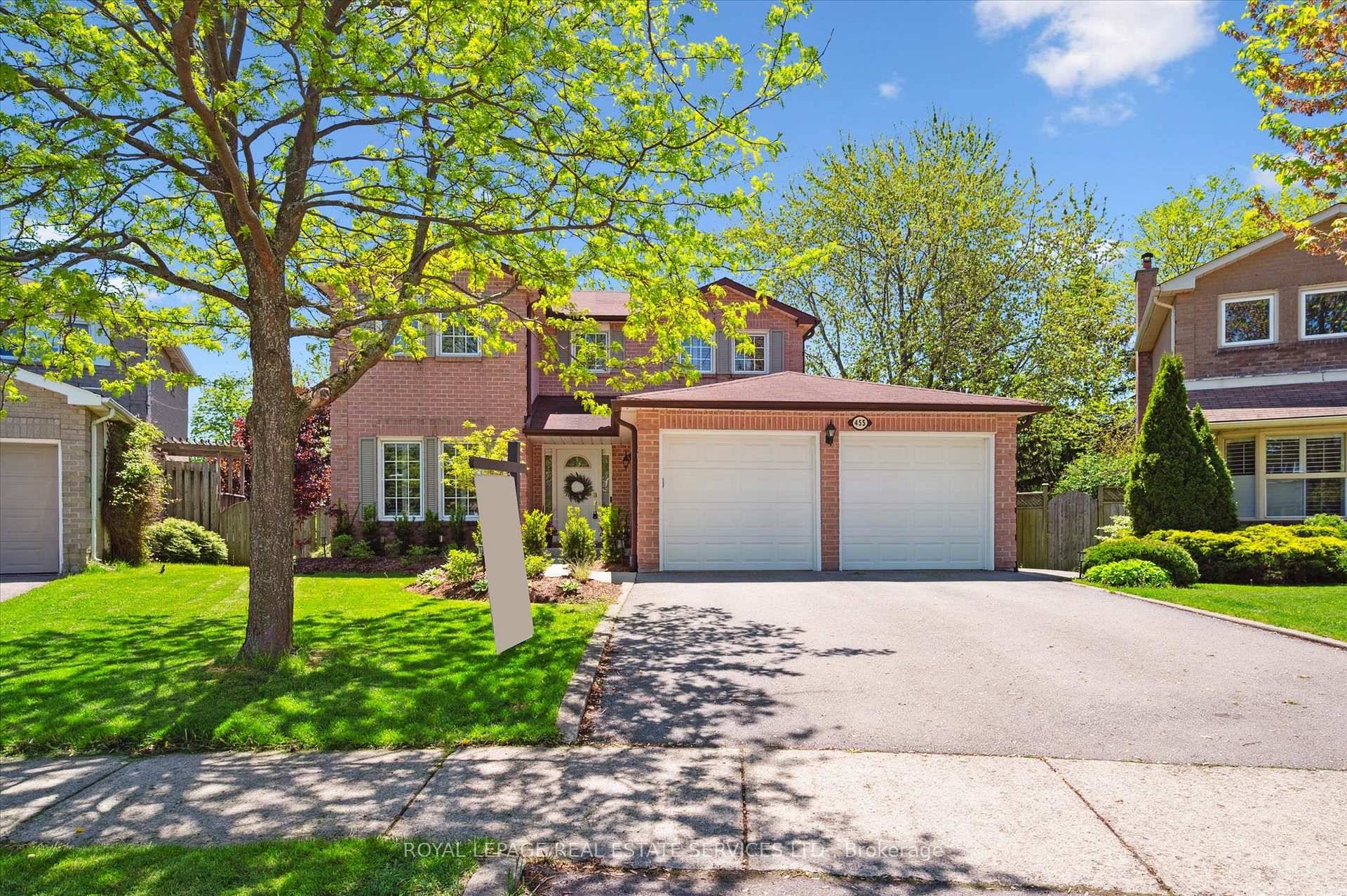 PRIVATE RAVINE LOT BACKING ONTO MARTINDALE PARK !
