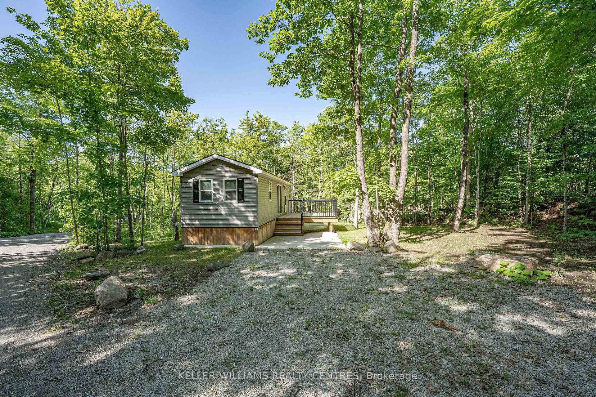 Modern 3 Bedroom Mobile Cottage in Muskoka, Move In Ready !