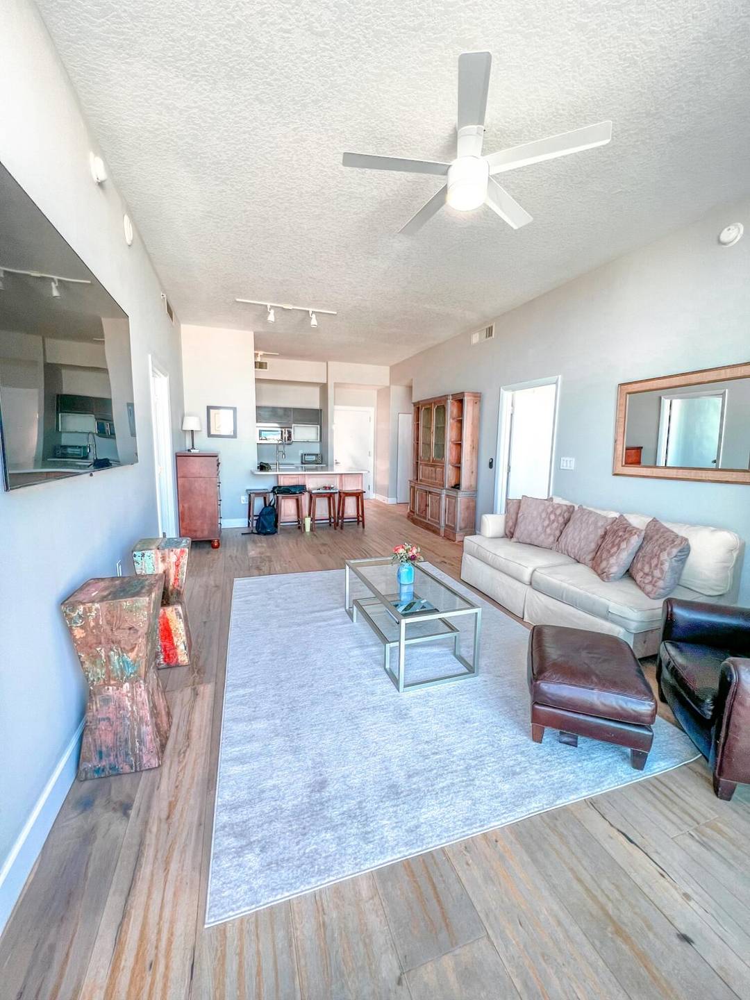 Wake up to ocean views in this spectacular fully furnished penthouse.