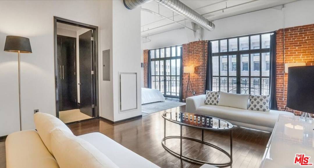 1645   Vine St 1BR Hollywood Hills East La