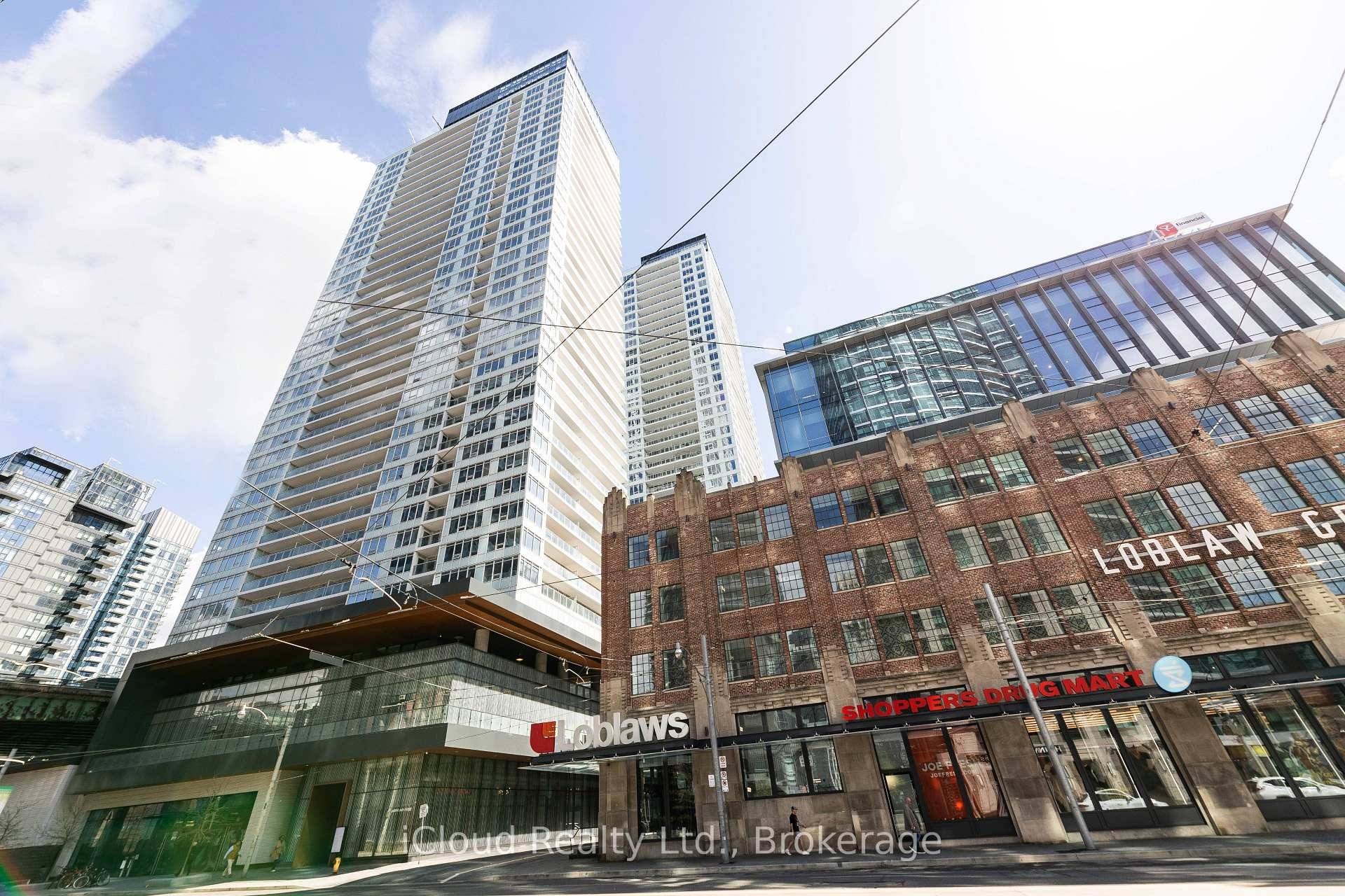 South Facing 3 Bedrooms 2 Bathrooms Corner Unit With Unobstructed Lake Views.