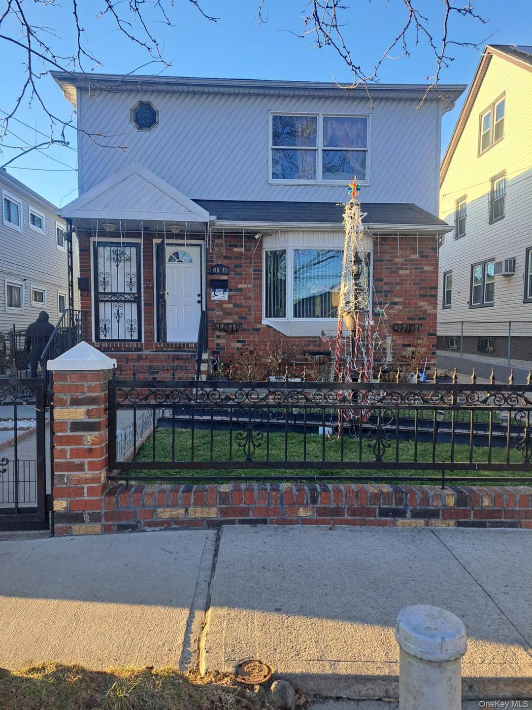 2 FAMILY HI RANCH, HARDWOOD FLOORS, 3 BEDROOMS OVER 3 BEDROOMS, 4 1 2 baths, FULL FINISHED BASEMENT, 40X100 LOT, MINT CONDITION