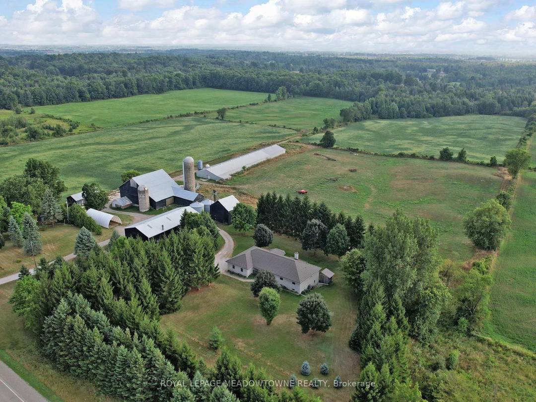 This exceptional 98 acre property formerly a successful beef, dairy and poultry operation offers endless possibilities for farming, agribusiness, or event hosting.