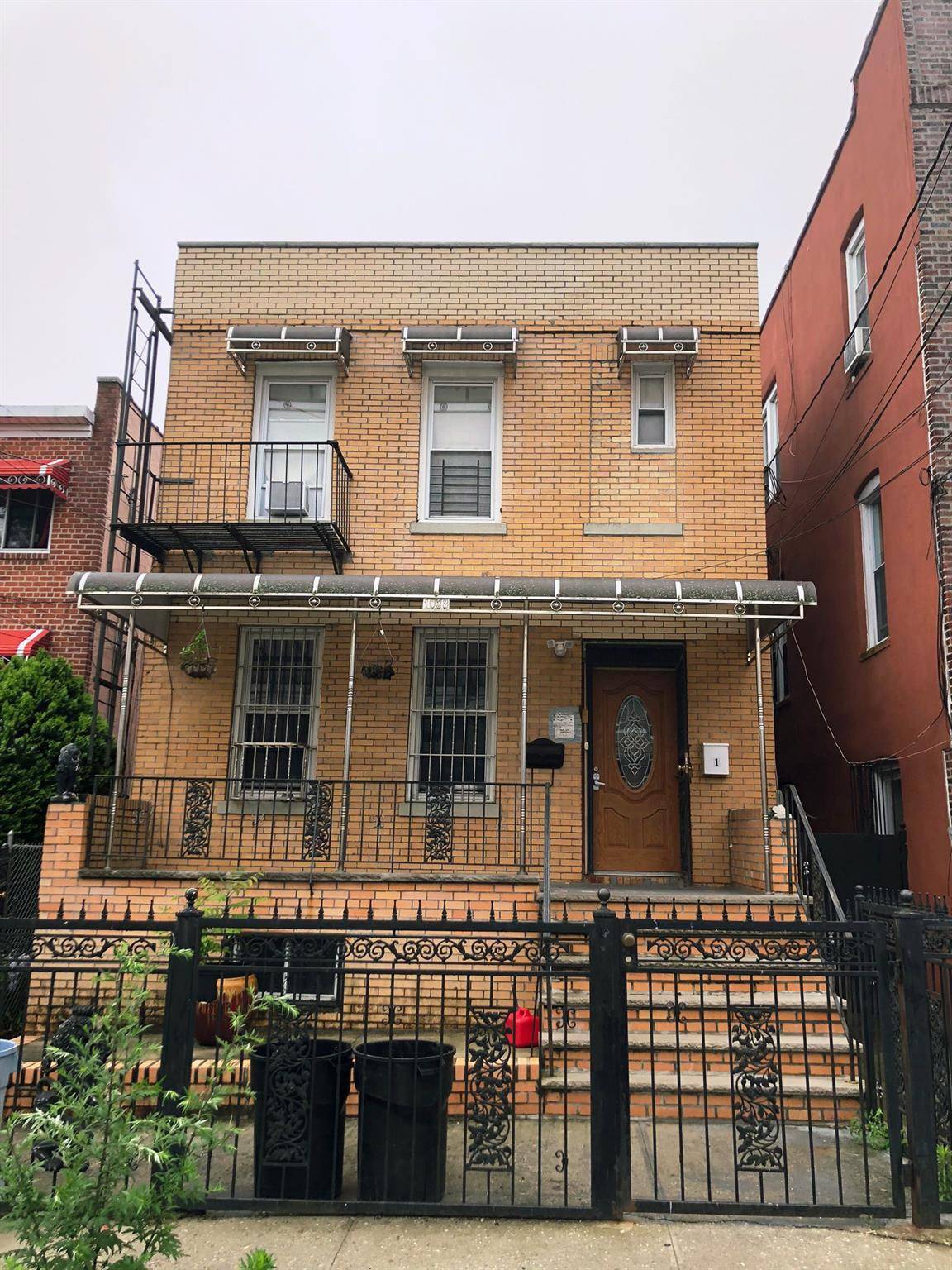 Fully renovated detached brick 3 family in the Wakefield section.