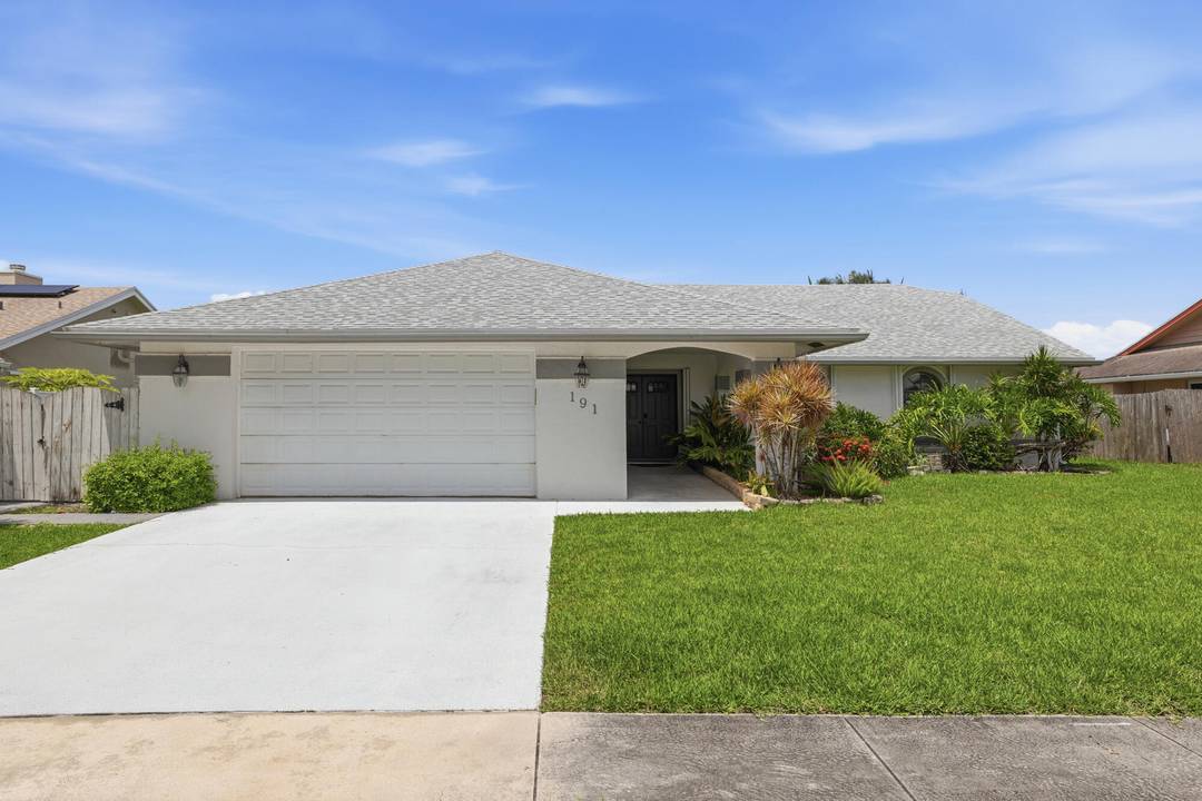Come experience the best of South Florida living in your own fully furnished slice of paradise.