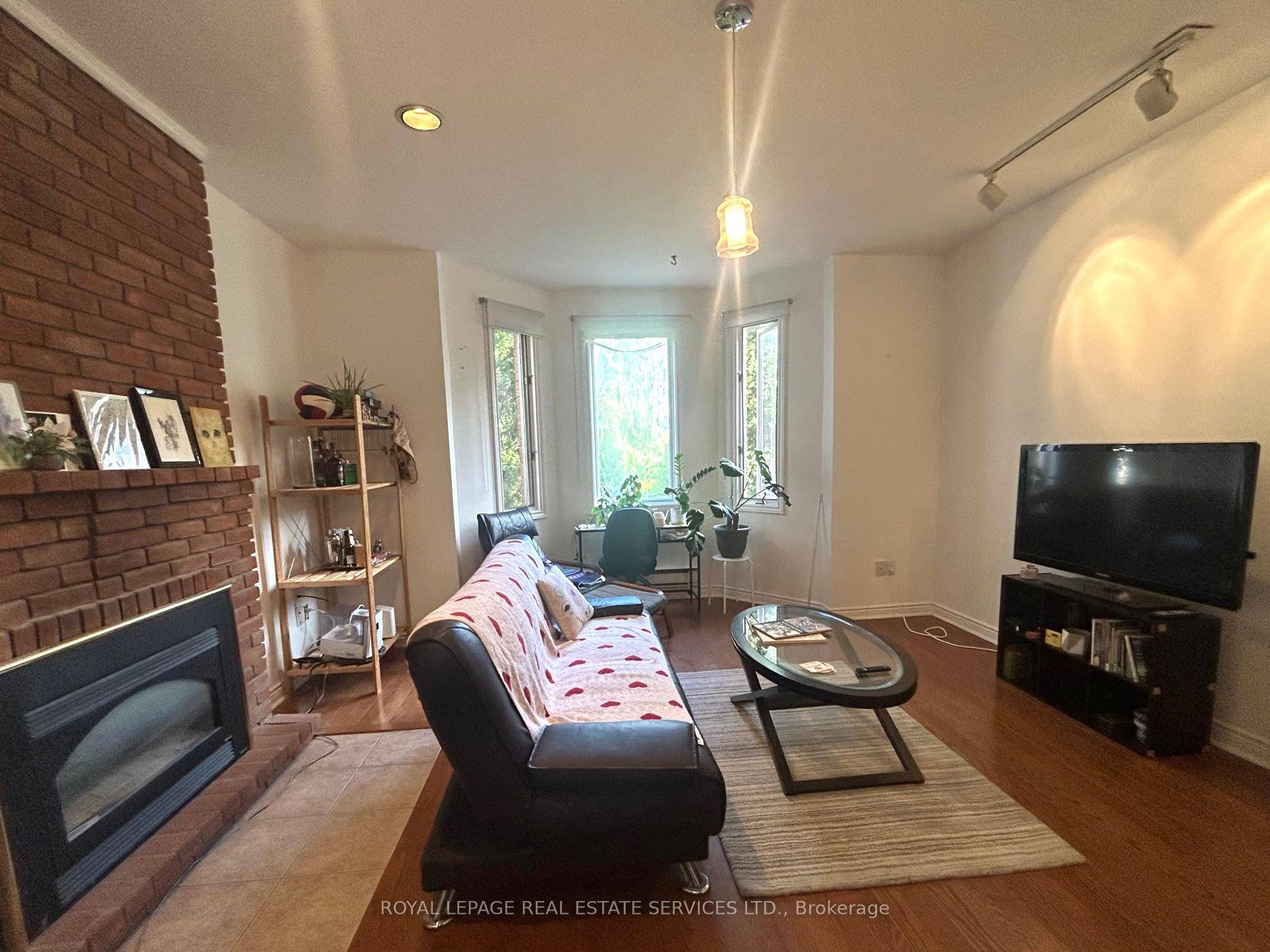 Prime High Park area, a charming 2nd floor large 1 bedroom 4pc bathroom apartment with approx.