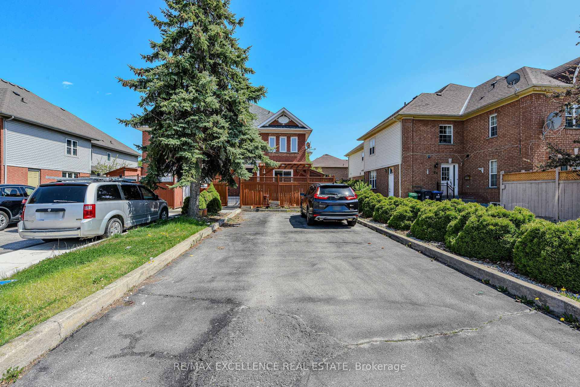 A Beautiful 3 Bedroom, 3 Bath Freehold Townhouse A Rare Find !