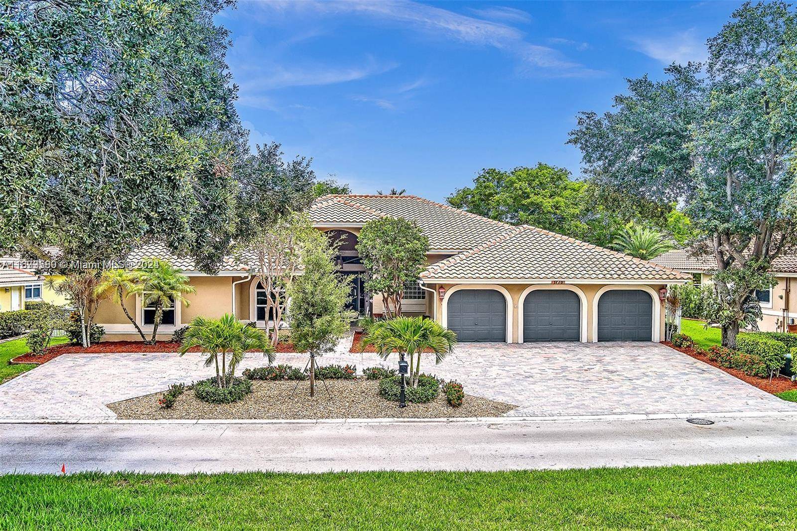 Fabolous 4 bed 4. 5 bedroom home, open concept with private office suite.