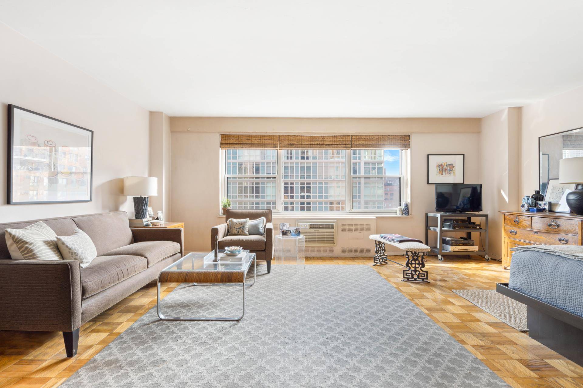 New to Market at 251 East 51st Street High Floor, East facing Junior One Bedroom Beckons.