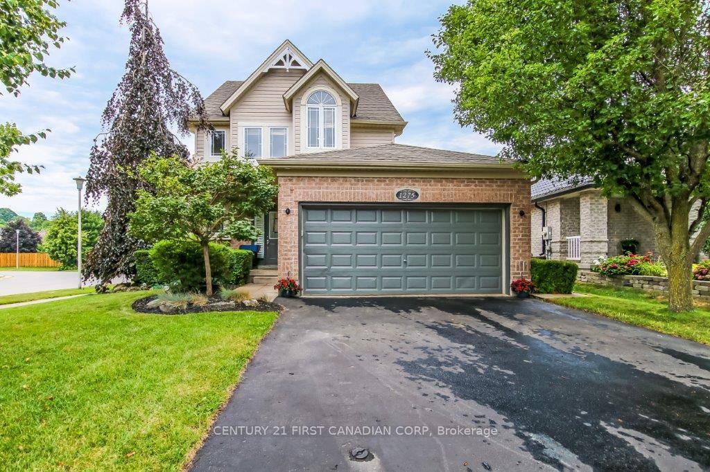 Experience Summer Bliss, Your Dream Home with a custom In ground Pool Awaits !