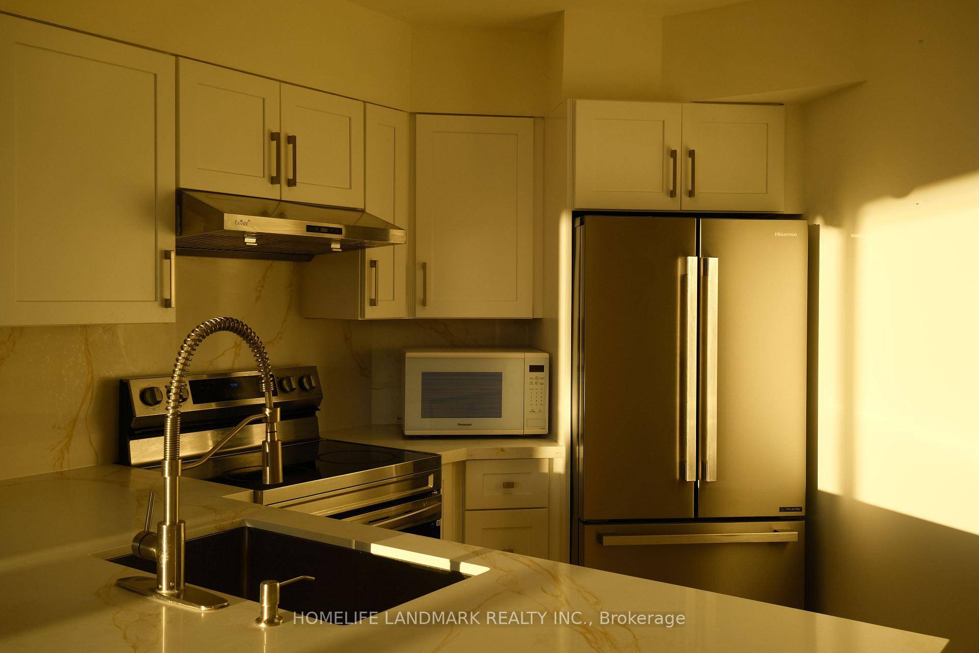 Bright amp ; Spacious 2 Bedroom 2 Bathroom Corner Unit In Highly Desirable Bay College Location.