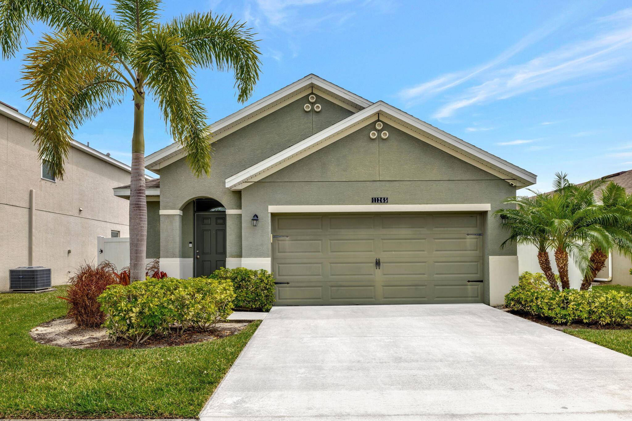 Discover this 3 Bedroom 2 Bath home in Victoria Parc Manors, complete with Laundry Room with Full Size Washer Dryer and 2 Car Garage !