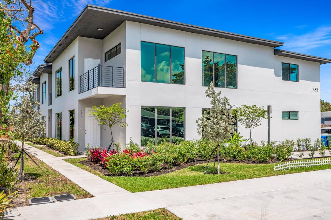 RENT SPECIAL ! ! FOR QUALIFIED APPLICANTS ONLY WITH EXCELLENT CREDIT, INCOME, AND RENTAL VERIFICATION 1 2 FIRST MONTH'S RENT IS FREE !