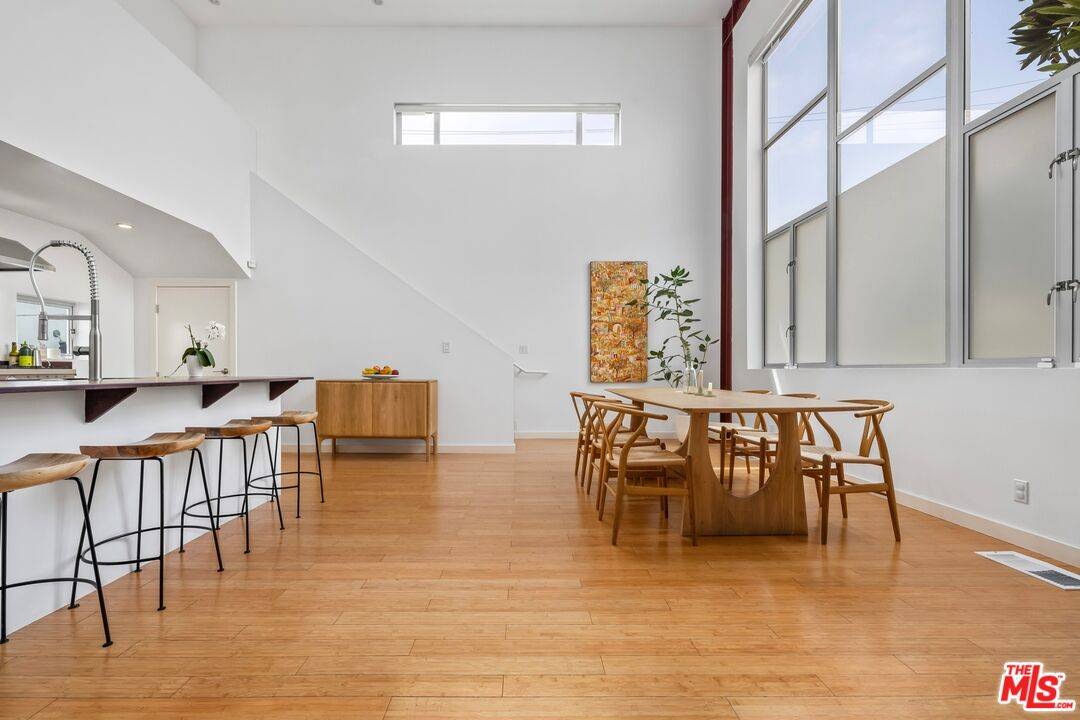540 1/2 Vernon Ave 2BR Marina Del Rey La